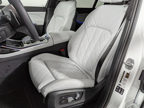 New 2026 BMW X7 xDrive40i AWD/4WD image 16
