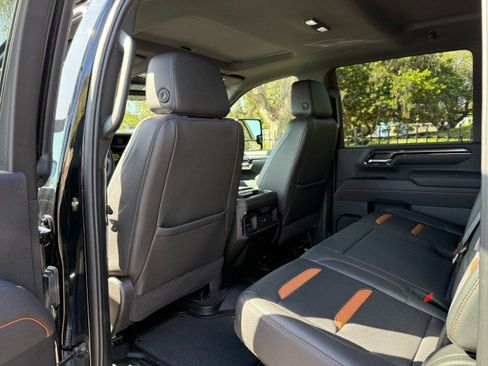 Used 2025 GMC Sierra 2500 AT4 w/ AT4 Premium Plus Package AWD/4WD image 13