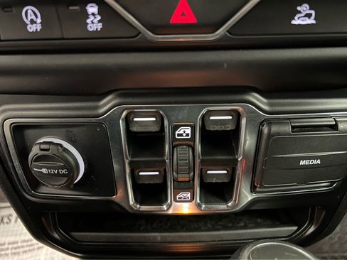 Used 2022 Jeep Wrangler Unlimited Sahara w/ Cold Weather Group image 28