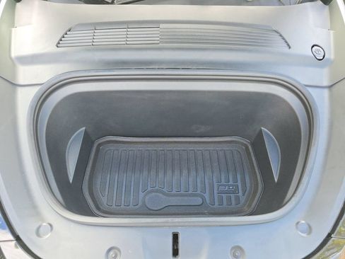 Used 2021 Tesla Model Y Long Range AWD/4WD image 34