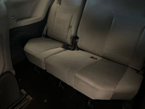 Used 2021 Toyota Sienna LE FWD image 15