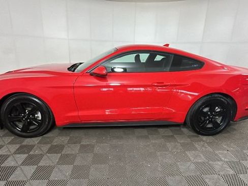 Used 2022 Ford Mustang Coupe RWD image 6