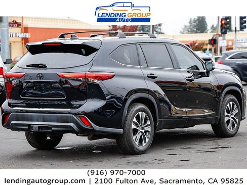 Used 2021 Toyota Highlander XLE image 4