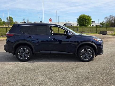 Used 2026 Nissan Rogue SV image 14