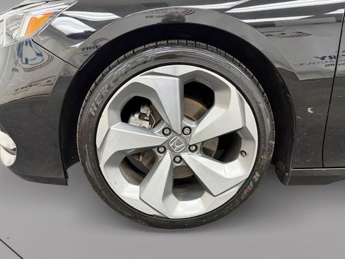 Used 2018 Honda Accord Touring image 14