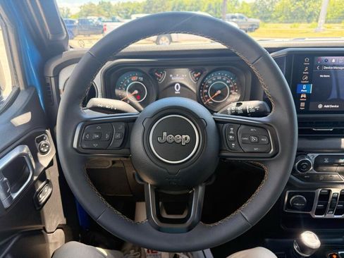 Used 2025 Jeep Wrangler Unlimited Sport AWD/4WD image 15