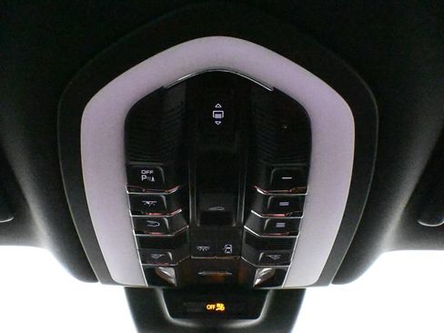 Used 2026 Porsche Macan AWD/4WD image 19