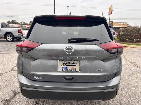 Used 2025 Nissan Rogue SV image 4