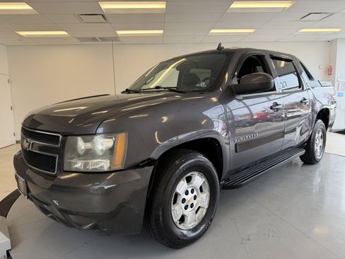 Used 2010 Chevrolet Avalanche LT image 3