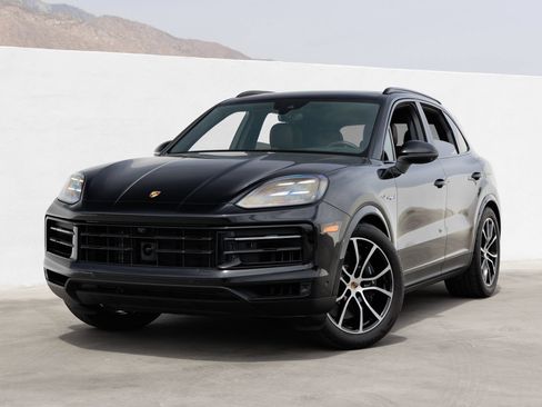 Certified 2025 Porsche Cayenne E-Hybrid AWD/4WD image 1