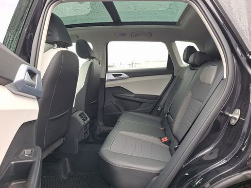 New 2026 Volkswagen Taos SE image 5