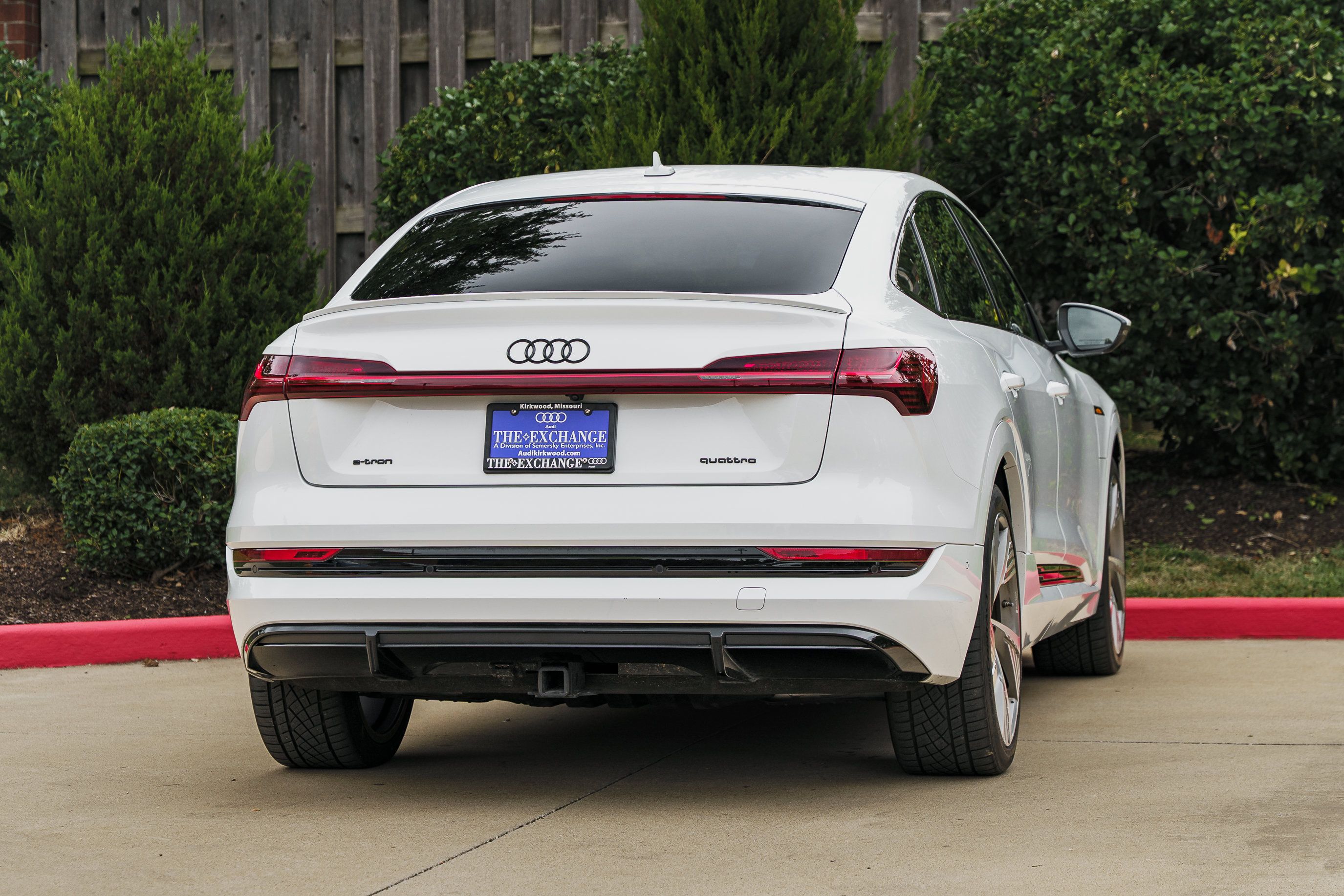 Used 2023 Audi e-tron Prestige w/ Prestige Package AWD/4WD image 3
