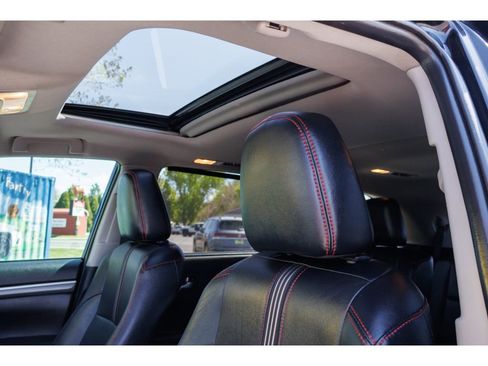Used 2019 Toyota Highlander SE w/ Nightshade Edition AWD/4WD image 20