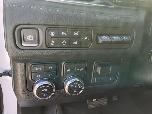 Used 2024 GMC Yukon Denali w/ Denali Reserve Package AWD/4WD image 23