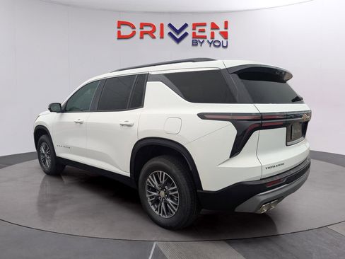 New 2026 Chevrolet Traverse LT image 3