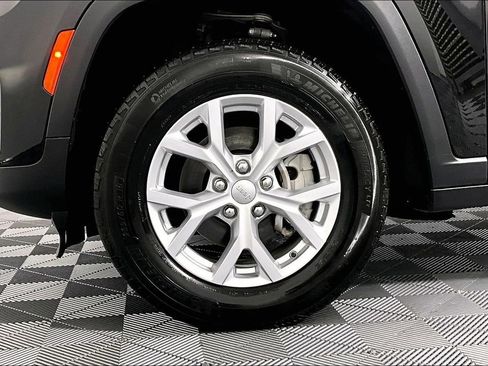 Used 2023 Jeep Grand Cherokee Limited AWD/4WD image 8