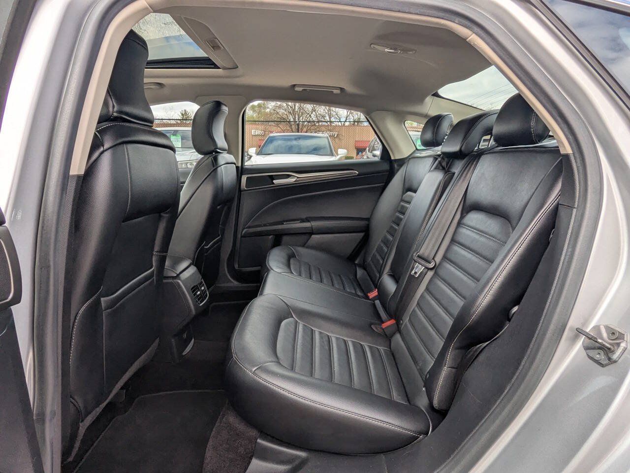 Used 2017 Ford Fusion SE w/ Fusion SE Technology Package AWD/4WD image 14