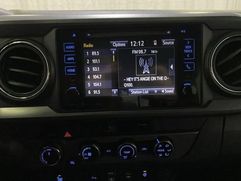 Used 2018 Toyota Tacoma TRD Sport w/ Technology Package image 18