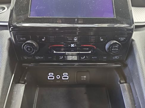 Used 2024 Jeep Grand Cherokee L Laredo image 24