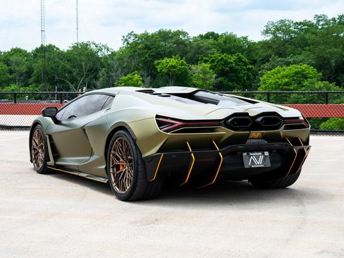 Used 2025 Lamborghini Revuelto AWD/4WD image 5