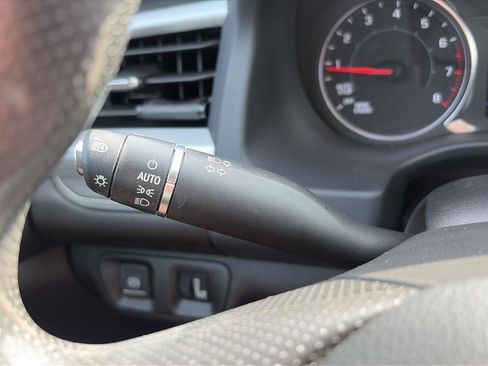 Used 2022 GMC Acadia SLE w/ Driver Convenience Package FWD image 14