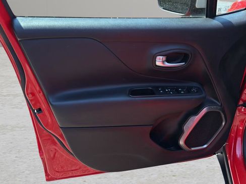 Used 2018 Jeep Renegade Limited w/ UConnect 8.4 Nav Group AWD/4WD image 10