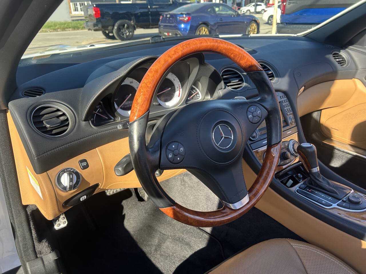 Used 2011 Mercedes-Benz SL 550 image 23