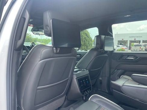 Used 2025 GMC Yukon AT4 Ultimate w/ LPO, Floor Liner Package AWD/4WD image 23