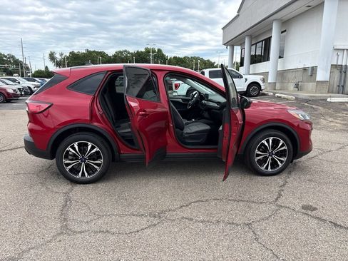Used 2022 Ford Escape SE w/ SE Sport Appearance Package AWD/4WD image 8