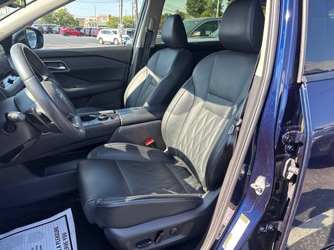 Used 2024 Nissan Rogue Platinum w/ Platinum Premium Package AWD/4WD image 17