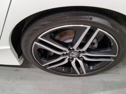 Used 2017 Honda Accord Touring image 37