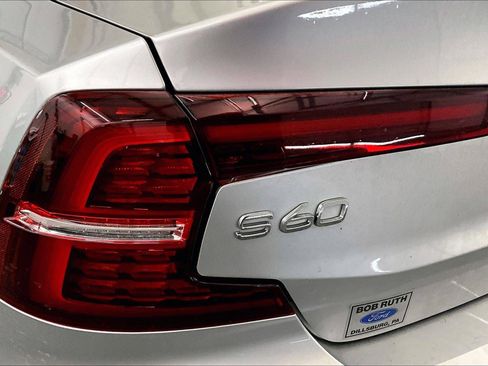 Used 2022 Volvo S60 B5 Momentum w/ Advanced Package image 28