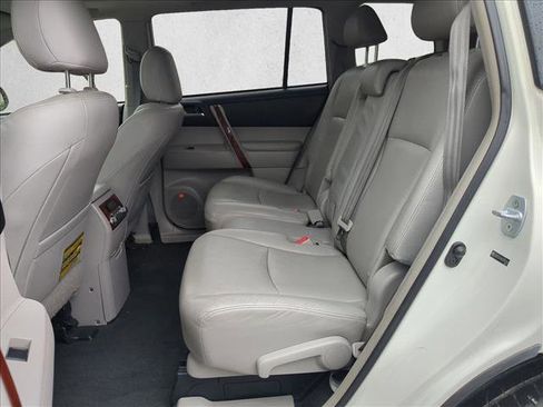 Used 2013 Toyota Highlander Limited image 18