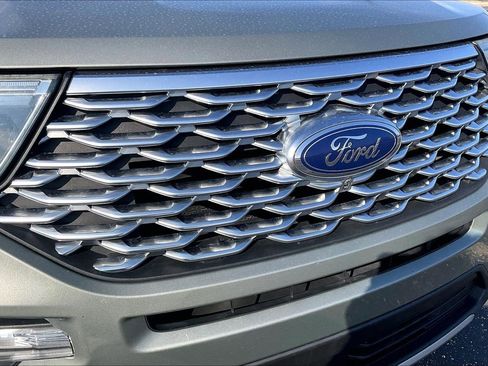 Used 2020 Ford Explorer Platinum w/ Premium Technology Package image 27