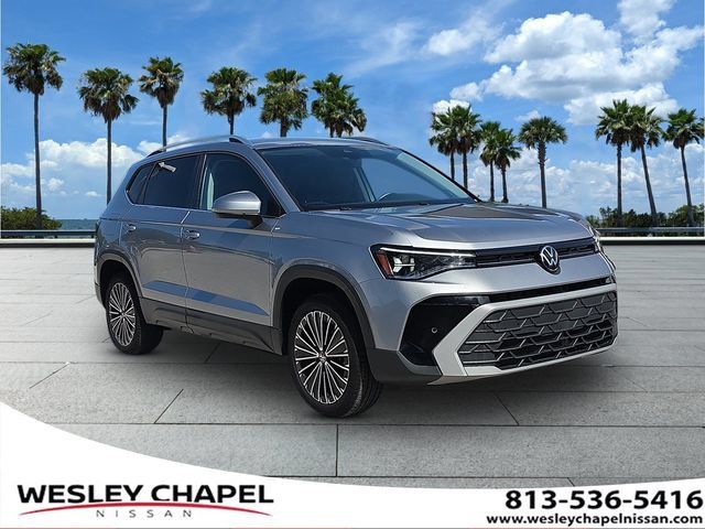 Used 2025 Volkswagen Taos SE FWD image 1