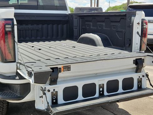 Used 2024 GMC Sierra 2500 AT4 w/ AT4 Premium Plus Package AWD/4WD image 7