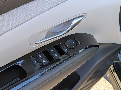 New 2025 Hyundai Tucson Limited image 16