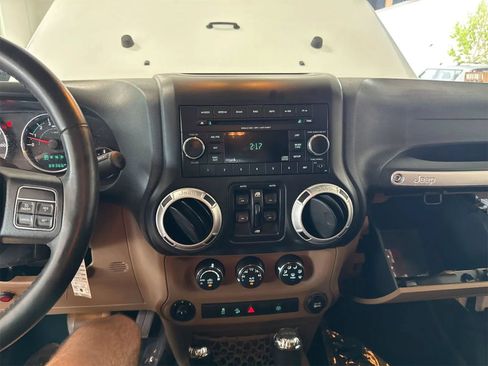 Used 2016 Jeep Wrangler Unlimited Sahara AWD/4WD image 18