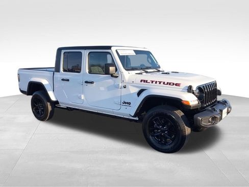 Used 2022 Jeep Gladiator Sport AWD/4WD image 2