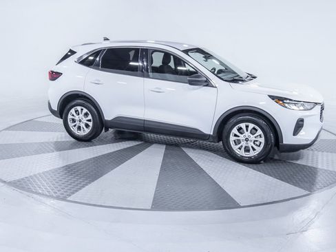 Used 2024 Ford Escape Active image 11