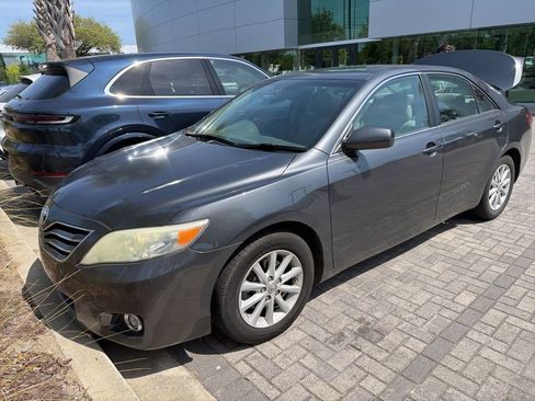 Used 2010 Toyota Camry image 1