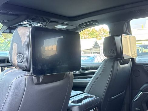 Used 2024 GMC Yukon Denali w/ Advanced Technology Package AWD/4WD image 23