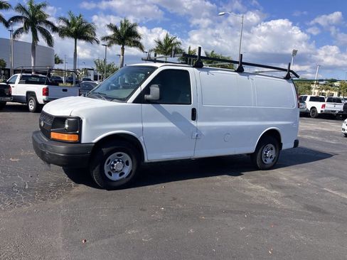 Used 2010 Chevrolet Express 2500 RWD image 3