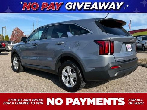 Used 2023 Kia Sorento LX image 3