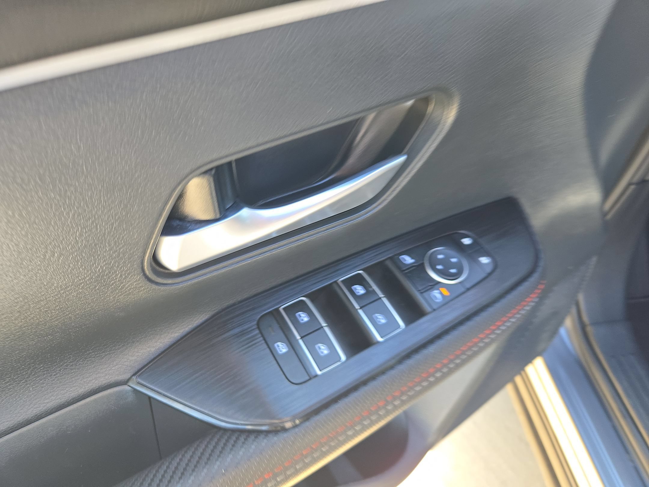 Certified 2025 Nissan Kicks SR FWD image 12