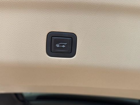 Used 2024 Cadillac Escalade ESV Premium Luxury AWD/4WD image 38