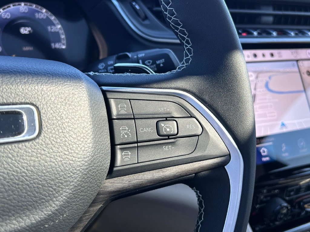 Certified 2024 Jeep Grand Cherokee Limited w/ Black Appearance Package AWD/4WD image 23