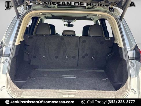 Certified 2024 Nissan Rogue SL w/ SL Premium Package FWD image 23