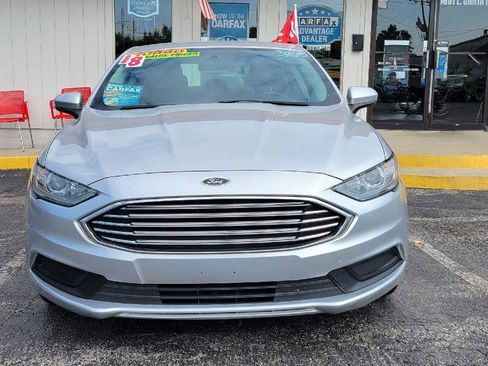 Used 2018 Ford Fusion SE w/ Fusion SE Technology Package image 2