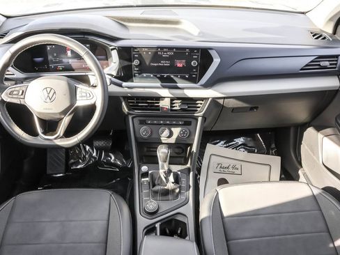 Certified 2022 Volkswagen Taos SE image 29